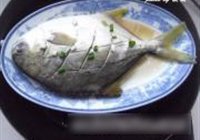 清蒸鲳鱼的做法 步骤3