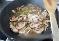 蘑菇大葱煎饼的做法 步骤9