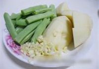 豆角土豆炖腔骨的做法 步骤5