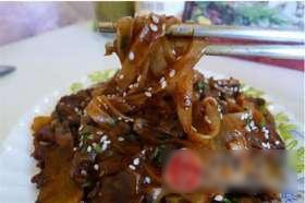 鸡胗炒河粉