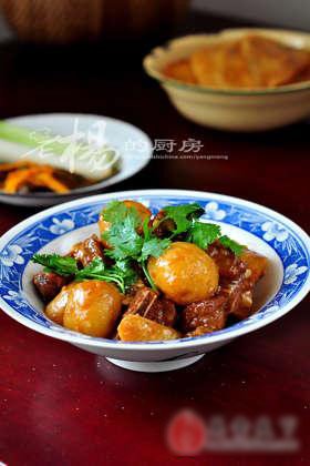 土豆蛋炖排骨