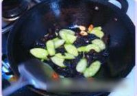 木耳炒黄瓜的做法 步骤7