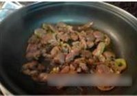 鸡胗炒河粉的做法 步骤8