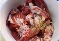 木耳炒肉片的做法 步骤3