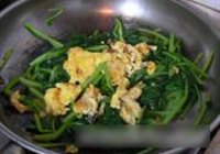 鸡蛋炒菠菜的做法 步骤6