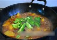 青椒土豆烧飞鸭的做法 步骤11