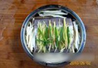 葱姜茭白蒸鳗香的做法 步骤3