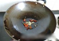 炒酸辣蕨菜的做法 步骤4