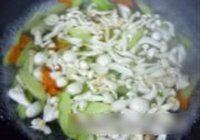白玉菇炒乌鸡片的做法 步骤8