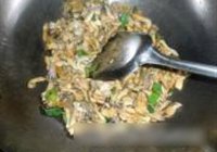 辣炒鸡腿菇的做法 步骤13