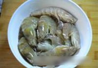 玛瑙蜜汁虾的做法 步骤1