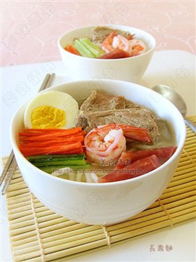 骨汤长寿面