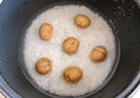 栗子鸡饭的做法 步骤3