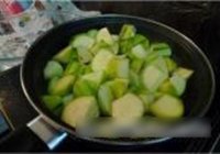 茄汁焗西葫芦的做法 步骤3