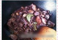 红酒炖牛肉的做法 步骤3