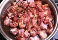 竹笋烧排骨的做法 步骤3