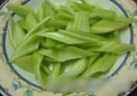 芹菜炒肉片的做法 步骤1