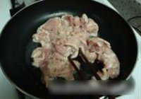芹菜炒肉片的做法 步骤4