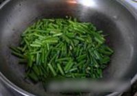 韭苔炒彩丁的做法 步骤10