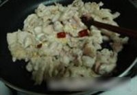 芹菜炒肉片的做法 步骤5