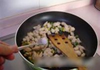 五彩鸡丁的做法 步骤9