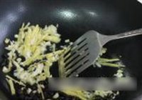 剁椒鱼头的做法 步骤3