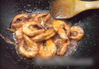 油闷大虾的做法 步骤7