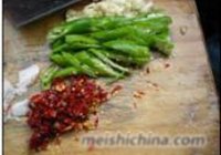 香菇炒肉的做法 步骤2