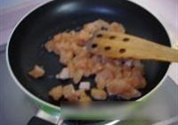 五彩鸡丁的做法 步骤7