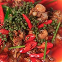 鲜椒茶油牛蛙的做法
