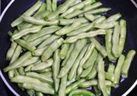 干煸四季豆的做法 步骤3