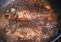 酱熬鲫鱼的做法 步骤8