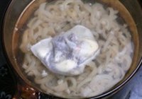 肉皮冻的做法 步骤8