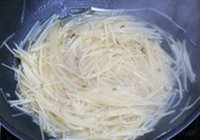 尖椒土豆丝的做法 步骤7