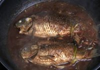 酱熬鲫鱼的做法 步骤7