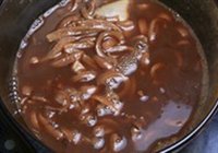 肉皮冻的做法 步骤10