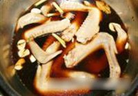 蜜汁酱鸭翅的做法 步骤4