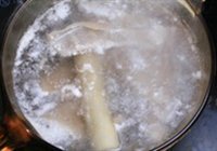 肉皮冻的做法 步骤3