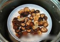 冬菇焖土鸡的做法 步骤1