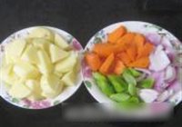 杂蔬咖喱鸡的做法 步骤3