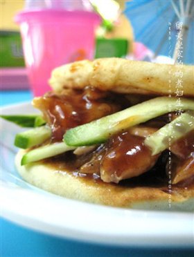 “三国版”肉夹馍