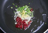 酸菜粉丝北极虾煲的做法 步骤3