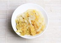 酸菜粉丝北极虾煲的做法 步骤1