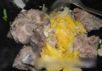 东北酸菜炖排骨的做法 步骤4