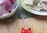 干锅杏鲍菇豆腐的做法 步骤2