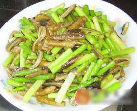 蒜苗炒鳝丝