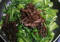 豆豉鲮鱼油麦菜的做法 步骤8