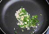 豆豉鲮鱼油麦菜的做法 步骤5