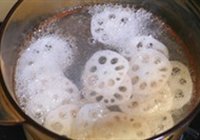 莲藕兰豆炒鸭片的做法 步骤3