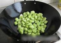 葱香蚕豆的做法 步骤4